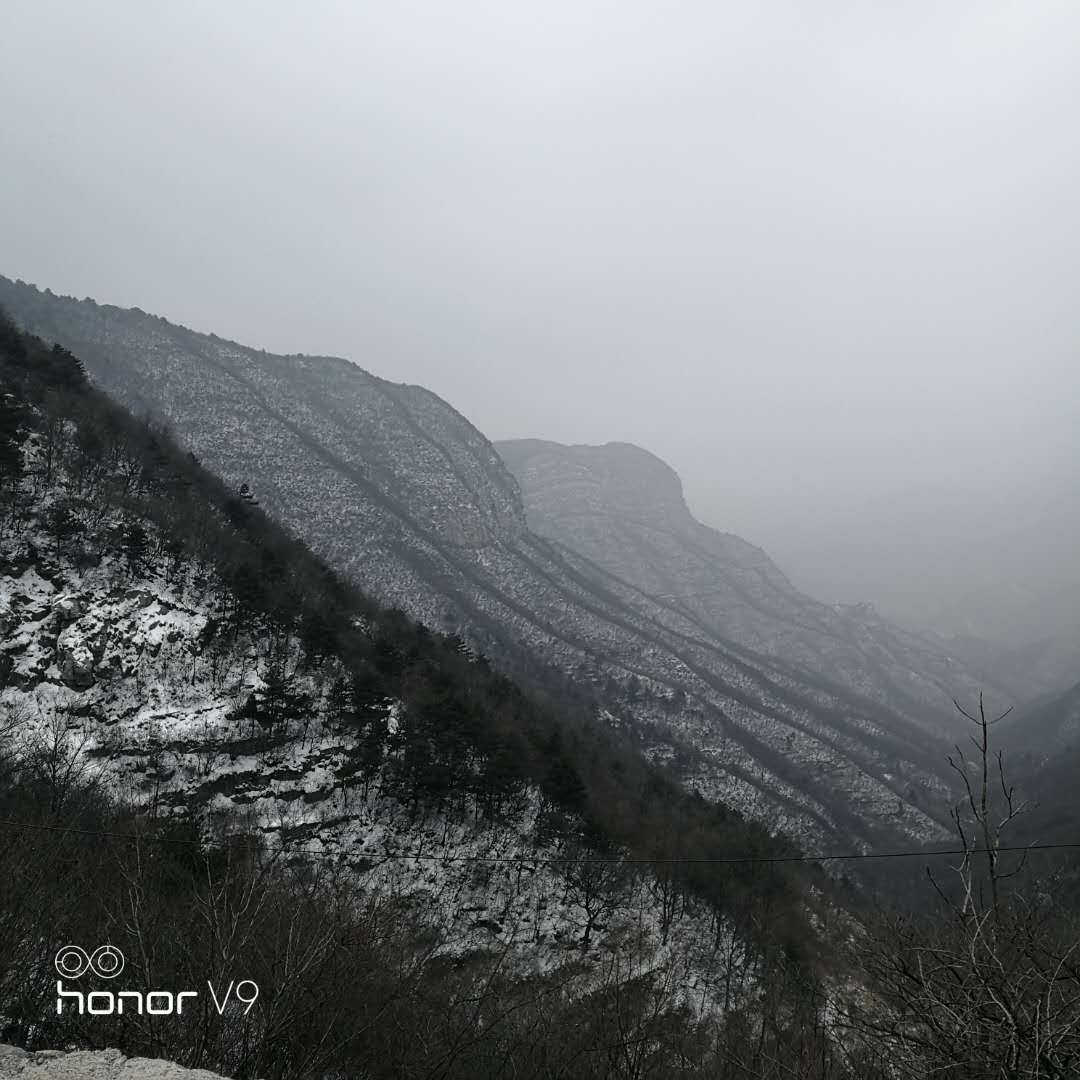 焦作市眾光耐酸瓷業(yè)有限公司開工前先去登登山，而且還是雪山